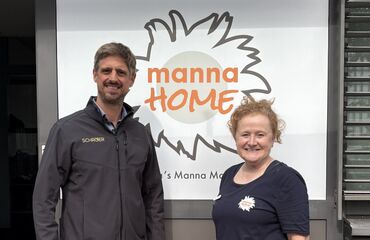 Kai Schröer zu Besuch im manna HOME in Wiesbaden