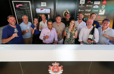 Gruppenfoto der Sponsoren der Benefizaktion 